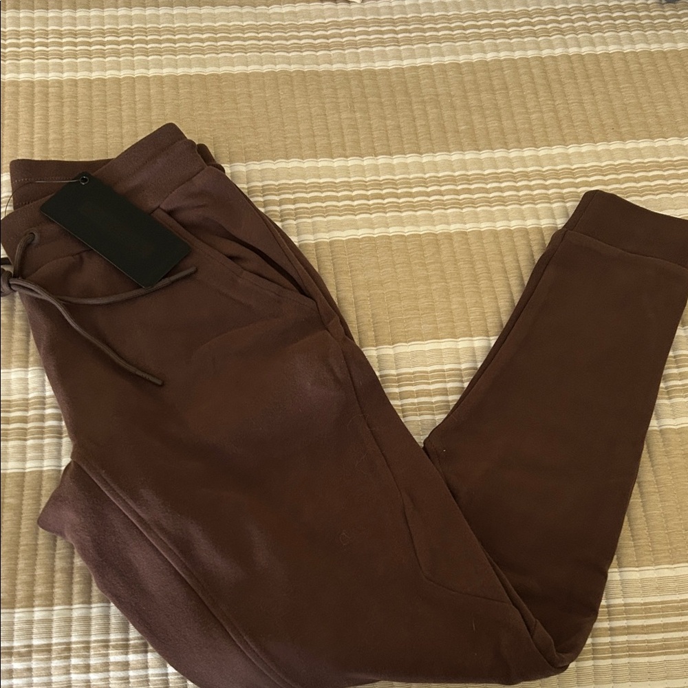 New with tags Alphalete brown joggers. Size small